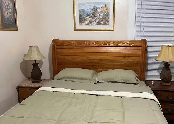 Victorian Palace-Pecan Room