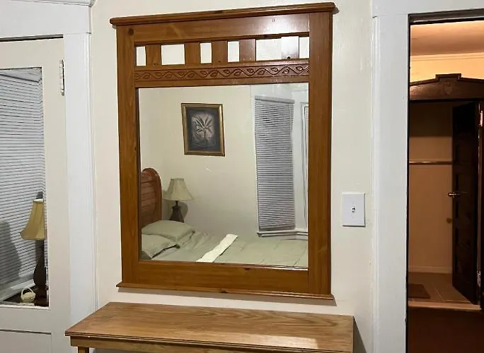 Victorian Palace-Pecan Room